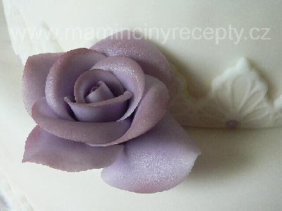 Fialové růže