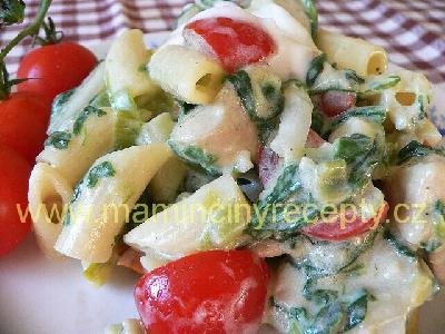 Těstovinový salát se špenátem