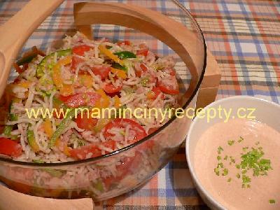 Těstovinový salát s tuňákem a paprikou