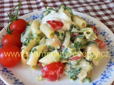 Těstovinový salát se špenátem