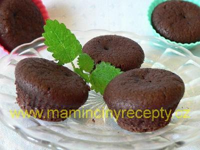 Minimuffiny s čokoládovou šlehačkou